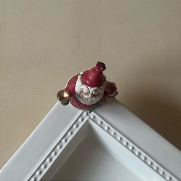 “Wood Carved” Christmas Santa With Bell and Bag Platter Decoration - Picture 5 of 6